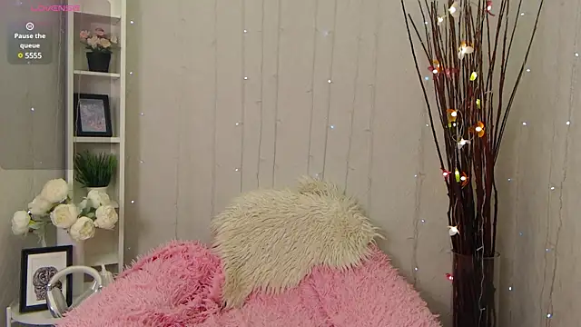 Holygirl  online show from March 2025 01:43:01 AM