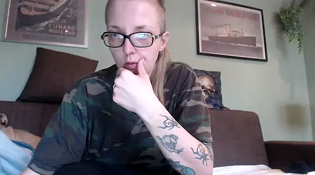 Astrid-Gilbert online show from February 2025 08:59:02 AM