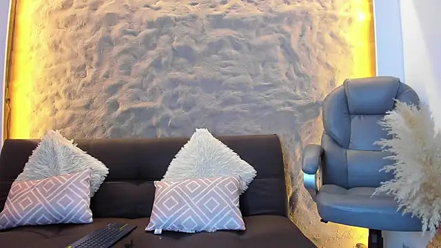 Shanntal  online show from January 2025 05:13:01 PM