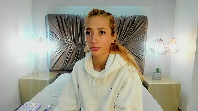 zoe taylorr1 online show from February 2025 04:24:02 AM