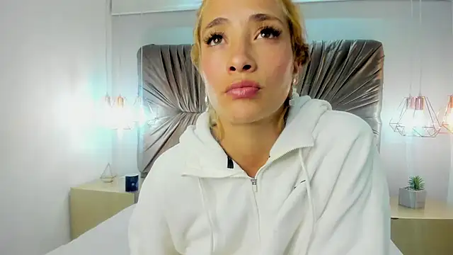 zoe taylorr1 online show from February 2025 08:15:02 AM