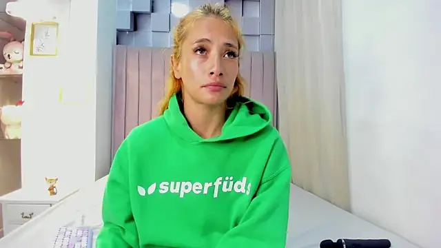 zoe taylorr1 online show from February 2025 02:42:02 AM