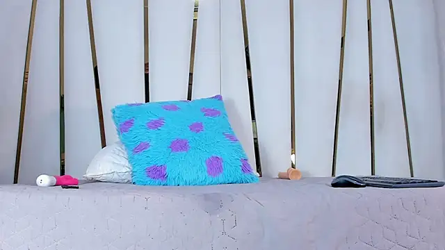 Snapshot of violet_gray_ chatting on February 2025 06:37:01 AM violet gray online show from February 2025 06:37:01 AM