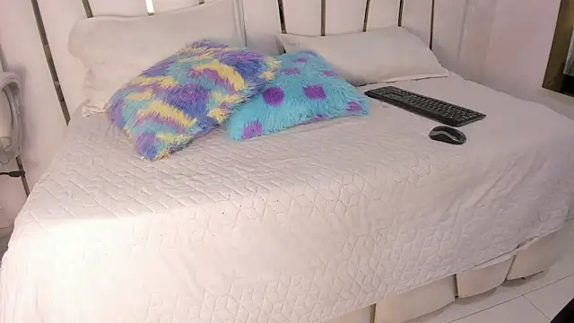 Snapshot of violet_gray_ chatting on February 2025 11:50:02 AM violet gray online show from February 2025 11:50:02 AM