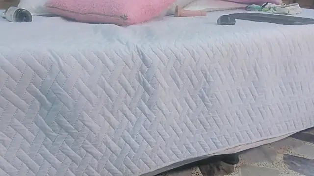 Snapshot of violet_gray_ chatting on February 2025 05:30:02 AM violet gray online show from February 2025 05:30:02 AM