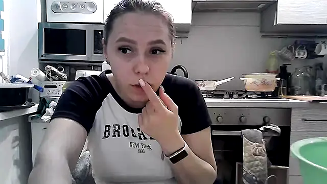 Snapshot of Misssweet_s chatting on February 2025 06:06:01 PM Misssweet s online show from February 2025 06:06:01 PM