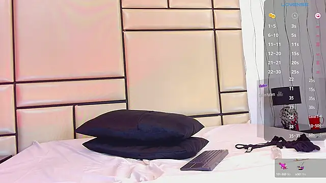 JulianaaHerrera online show from February 2025 02:45:01 PM