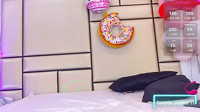 JulianaaHerrera online show from February 2025 02:27:02 PM