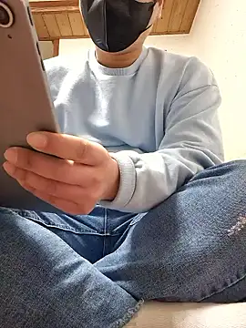 Tyyyggjju online show from December 2025 03:42:01 PM