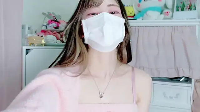 Snapshot of Megu-mimi chatting on March 2025 04:35:02 PM Megu-mimi online show from March 2025 04:35:02 PM