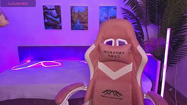 Maya Light online show from October 2025 08:04:01 AM