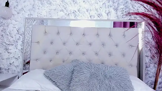 Ariana greenblat online show from September 2025 04:23:01 PM