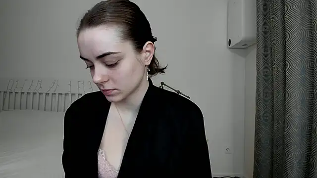 Snapshot of Hustle_Babyy chatting on November 2025 02:32:01 PM Hustle Babyy online show from November 2025 02:32:01 PM