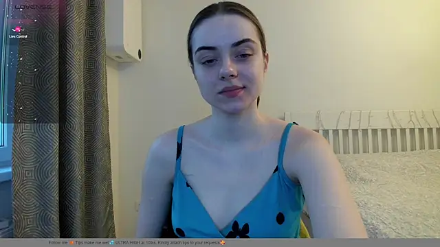 Snapshot of Hustle_Babyy chatting on December 2025 12:42:02 PM Hustle Babyy online show from December 2025 12:42:02 PM