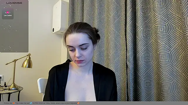 Snapshot of Hustle_Babyy chatting on February 2026 08:24:01 PM Hustle Babyy online show from February 2026 08:24:01 PM