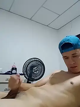 arevalo1124 online show from February 2025 11:47:01 PM