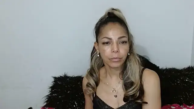 Lunasquirt1985 online show from October 2025 11:17:01 AM