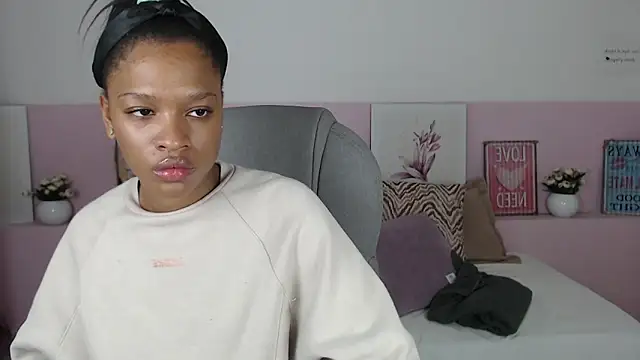 brendathompson  online show from February 2025 12:32:01 PM