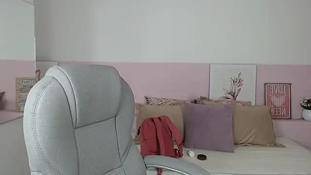 brendathompson  online show from February 2025 12:33:01 PM