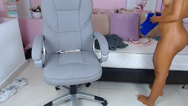 brendathompson  online show from February 2025 06:44:01 PM