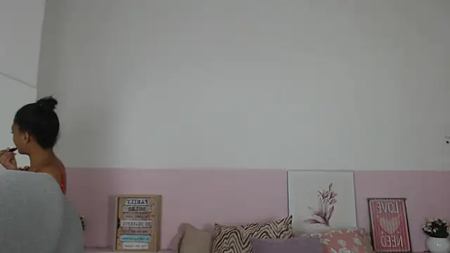 brendathompson  online show from February 2025 12:48:02 PM