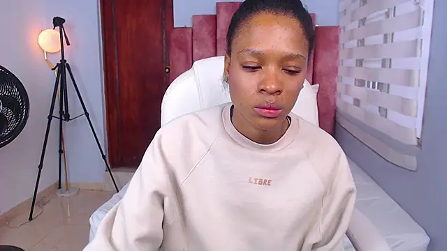 brendathompson  online show from March 2025 12:27:02 PM