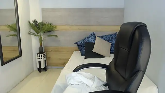 brendathompson  online show from September 2025 02:34:02 AM