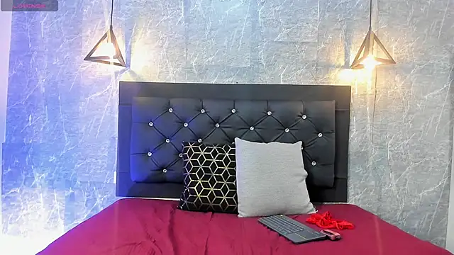 emberhodson online show from November 2025 11:21:02 AM