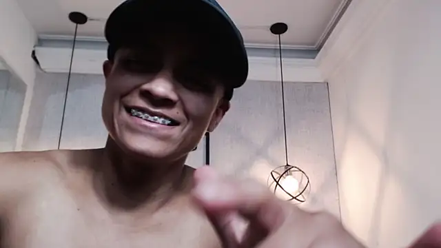 Liiamthompson online show from March 2025 09:06:02 PM