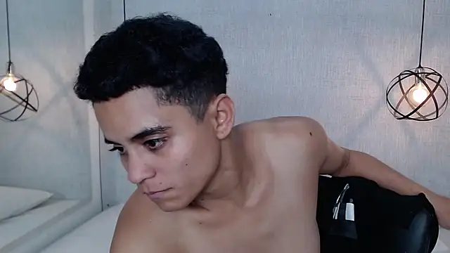 Liiamthompson online show from March 2025 09:32:02 PM