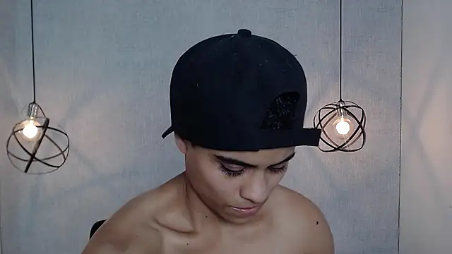 Liiamthompson online show from March 2025 05:58:01 PM