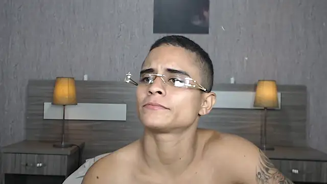 Liiamthompson online show from September 2025 09:22:02 AM