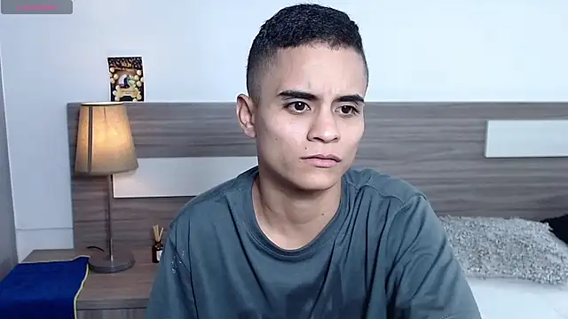 Liiamthompson online show from November 2025 09:39:01 PM