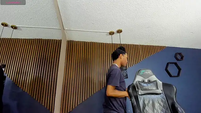 Snapshot of ErickCarmack chatting on March 2025 04:02:02 AM ErickCarmack online show from March 2025 04:02:02 AM