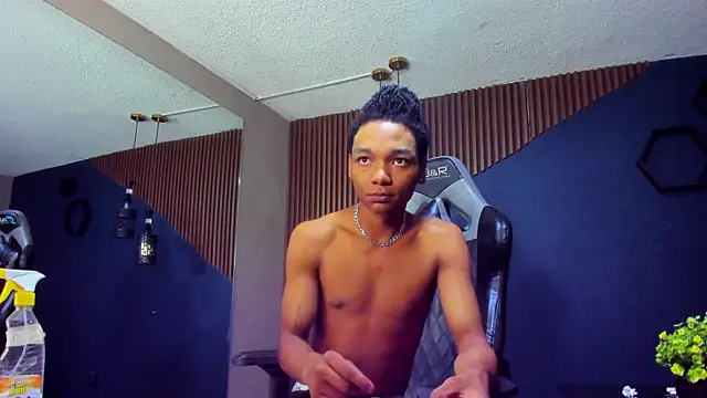 Snapshot of ErickCarmack chatting on March 2025 04:08:02 AM ErickCarmack online show from March 2025 04:08:02 AM