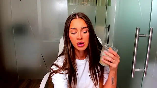 Anya-Ray online show from April 2026 11:49:02 AM