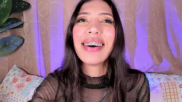 Snapshot of Miss_veronicaa2 chatting on June 2026 01:10:01 PM Miss veronicaa2 online show from June 2026 01:10:01 PM