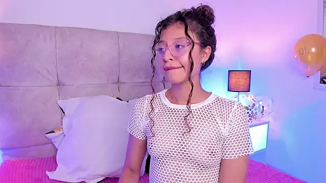 mac-sara online show from March 2025 11:11:01 PM