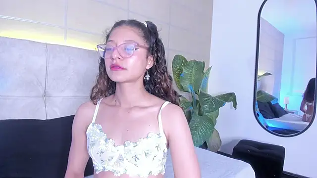 mac-sara online show from September 2025 03:44:02 PM