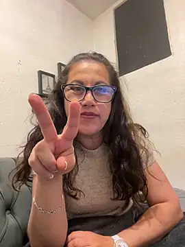 MirandaLatinaLovely online show from December 2025 04:30:02 AM