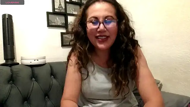 Snapshot of MirandaLatinaLovely chatting on June 2026 04:45:01 AM MirandaLatinaLovely online show from June 2026 04:45:01 AM