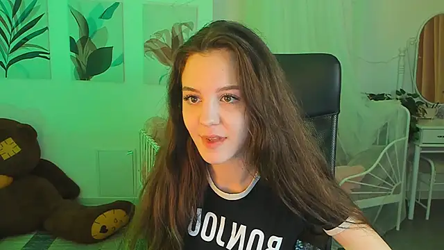 Snapshot of MilaStoyne chatting on February 2025 09:13:02 AM MilaStoyne online show from February 2025 09:13:02 AM