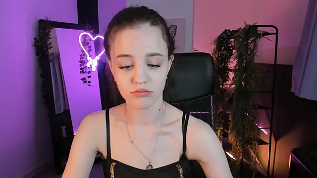 Snapshot of MilaStoyne chatting on February 2025 11:30:01 PM MilaStoyne online show from February 2025 11:30:01 PM