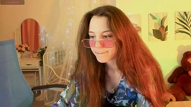 Snapshot of MilaStoyne chatting on March 2025 06:04:01 AM MilaStoyne online show from March 2025 06:04:01 AM