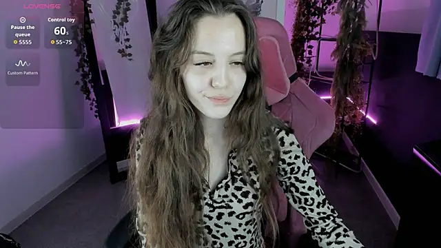 Snapshot of MilaStoyne chatting on October 2025 08:00:02 AM MilaStoyne online show from October 2025 08:00:02 AM