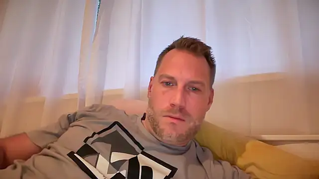 Christian87xxx online show from September 2025 05:15:02 PM