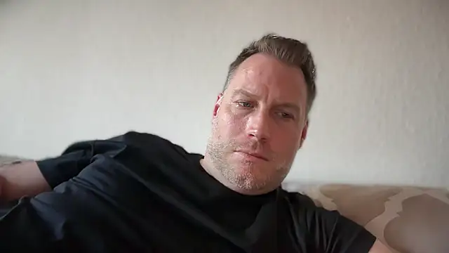 Christian87xxx online show from March 2026 04:33:01 PM