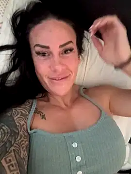 Snapshot of goddess-harper chatting on September 2025 08:19:01 AM goddess-harper online show from September 2025 08:19:01 AM