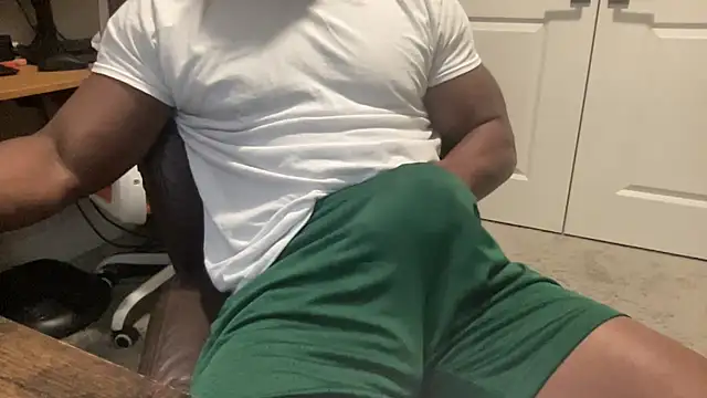 Snapshot of BodyandBBC chatting on November 2025 09:20:02 PM BodyandBBC online show from November 2025 09:20:02 PM