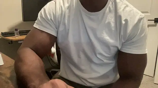 Snapshot of BodyandBBC chatting on November 2025 03:39:01 AM BodyandBBC online show from November 2025 03:39:01 AM